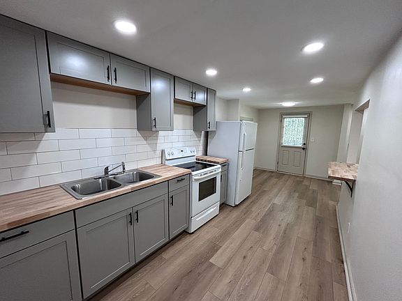 3rd image of 975 Beason Dr