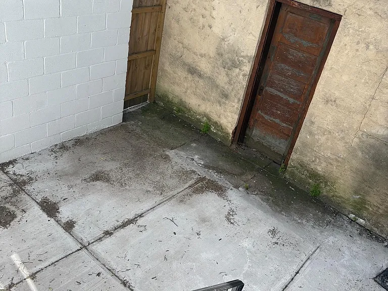 2209 W Toronto St — Photo 17