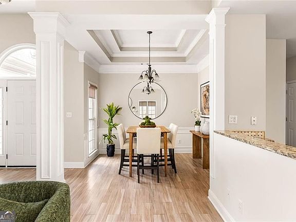 4th image of 3030 Northcliff Dr