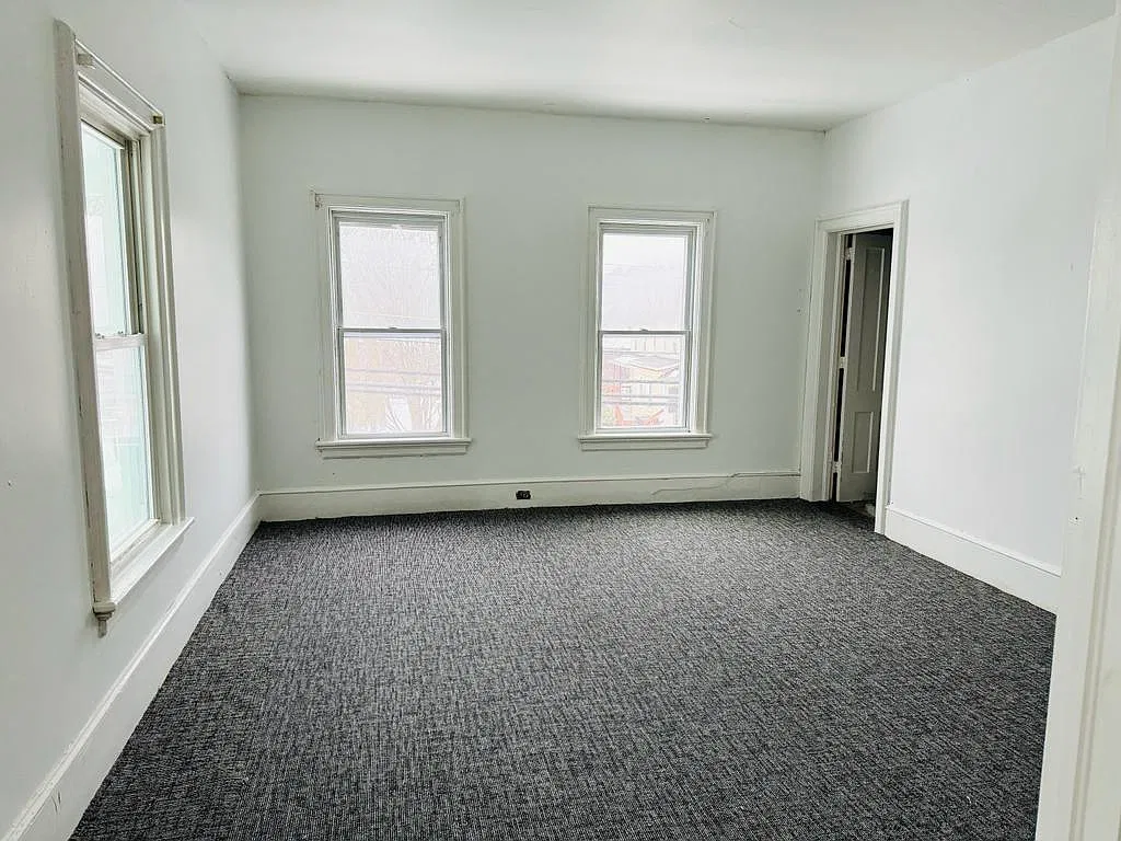 2 bed, $900 — Photo 1