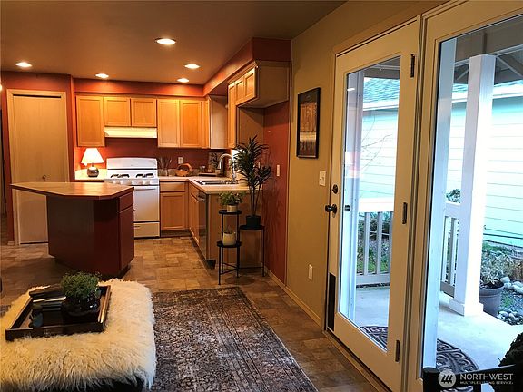 4th image of 6205 73rd Avenue NE