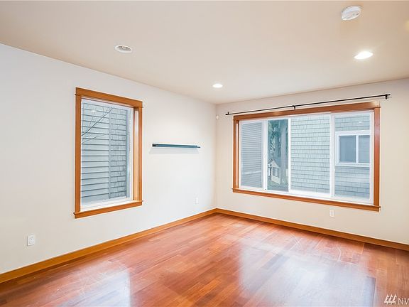 5th image of 2505 NE 125th St