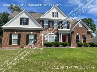 10737 Knight Castle Dr, Charlotte, NC 28277