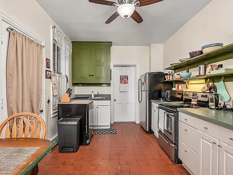 227 E Garrison St — Photo 13