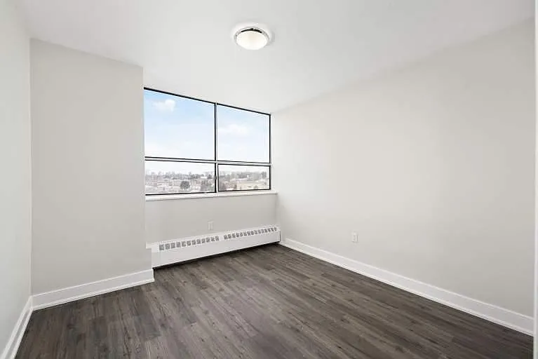 3390 Keele St — Photo 8