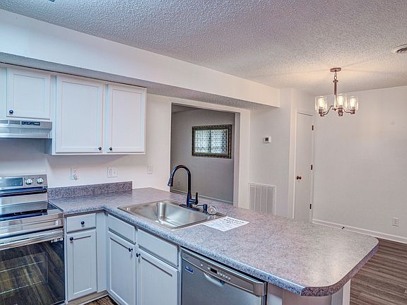 4th image of 1709 Herrin Dr