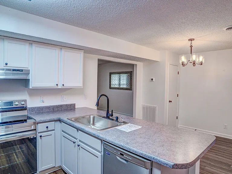 1709 Herrin Dr — Photo 4