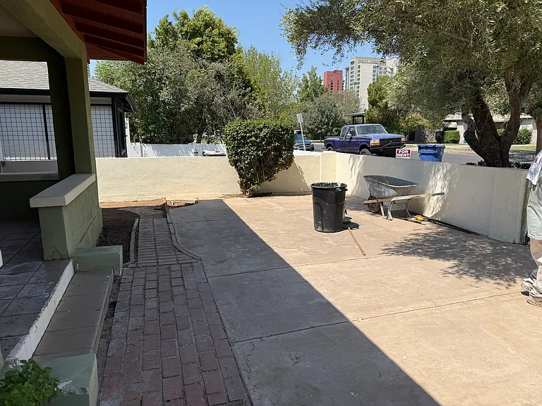 936 S Maple Ave — Photo 2