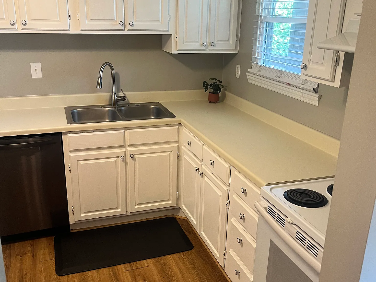 2 bed, 1065 sqft, $1,550 — Photo 4