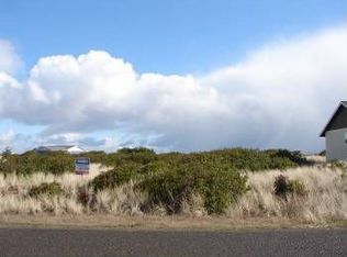 451 N Portal Loop SW, Ocean Shores, WA 98569