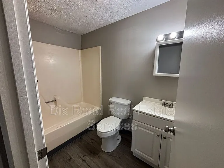 735 Trumbull St #1 — Photo 14