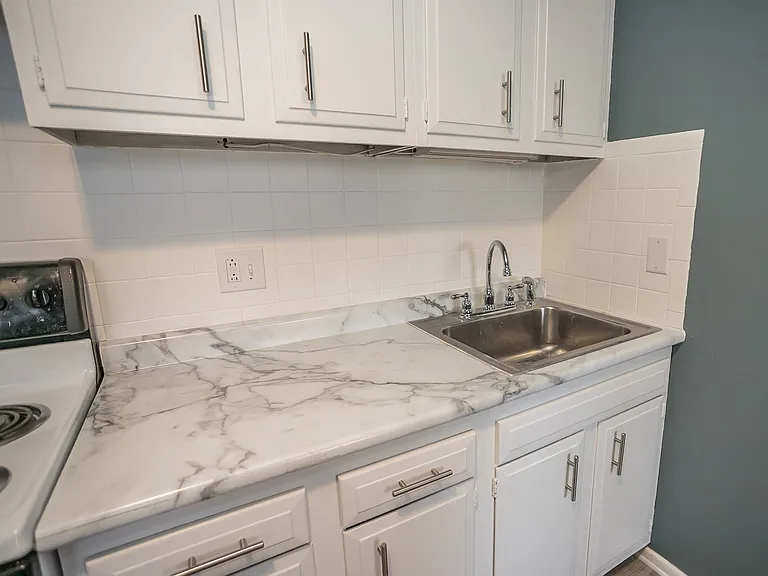 545 E Erie Ave — Photo 3