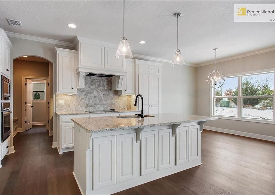 Kitchen Island with Goose-neck faucet