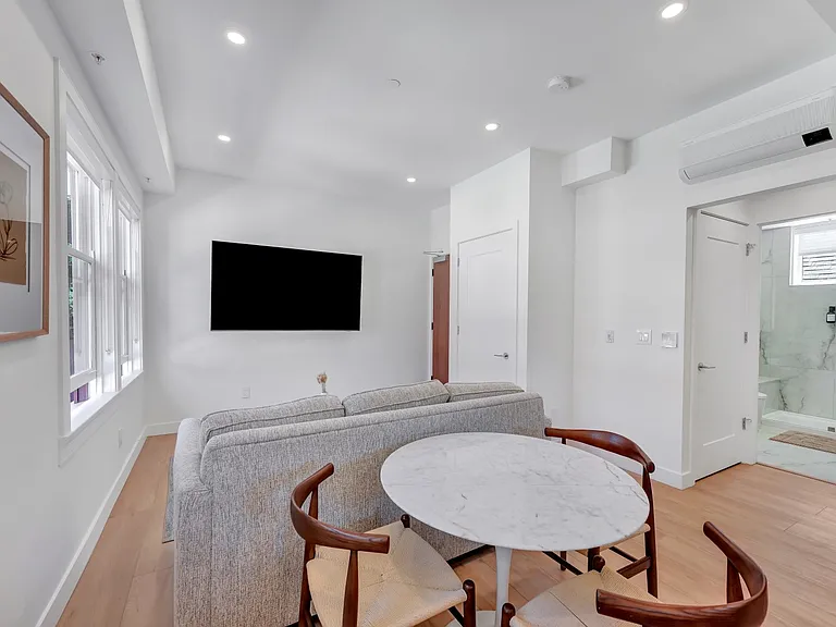 957 Nicola St #202 — Photo 6