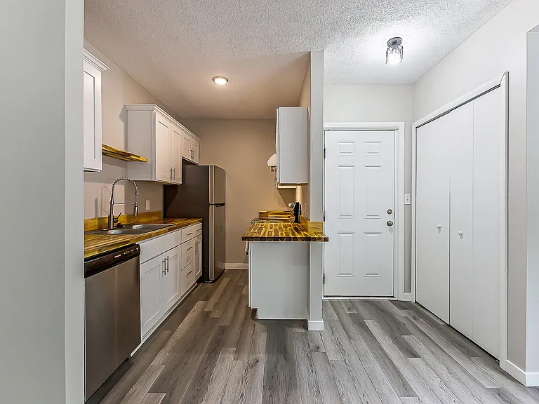 9275 Brookside Dr #H — Photo 6