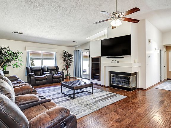 3rd image of 10809 Griffith Park Dr NE