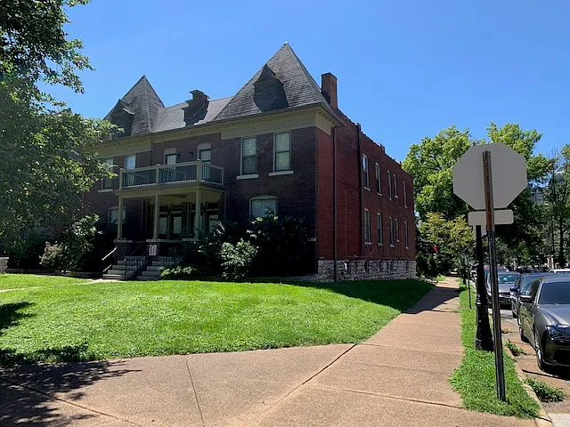 4390 McPherson Ave — Photo 26