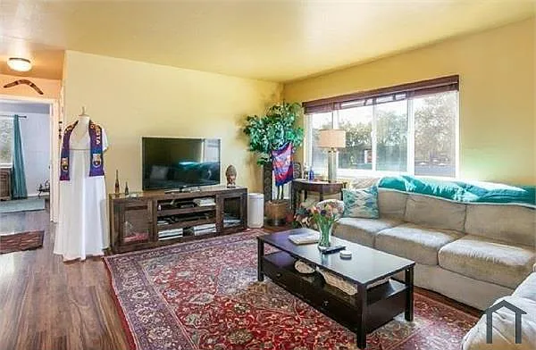 3 bed, 1000 sqft, $4,000 — Photo 4