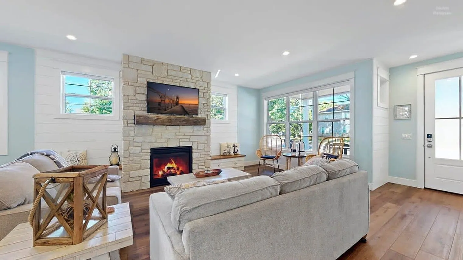 6 bed, 6.0 bath, 3552 sqft, $11,300 — Photo 1