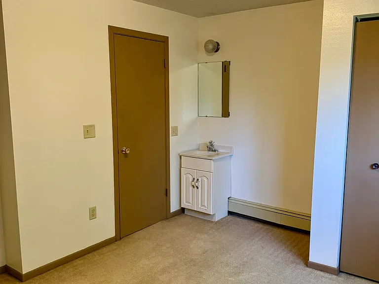 618 N Dodge St #4 — Photo 12