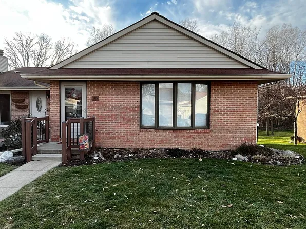 285 N Bonnie Brook Dr, Charlotte, MI 48813