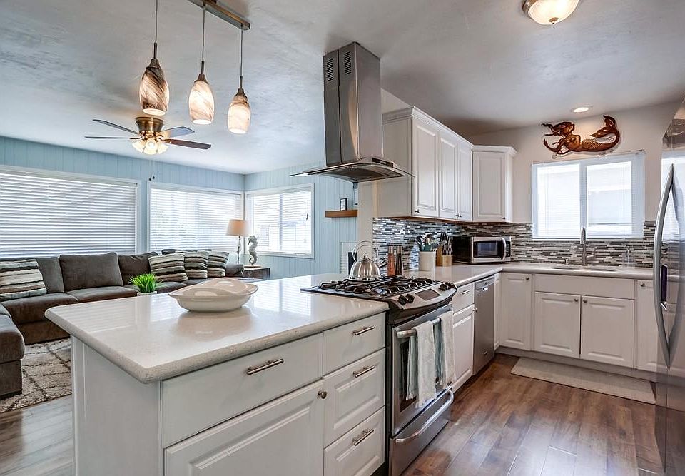1st image of 869 Tourmaline St