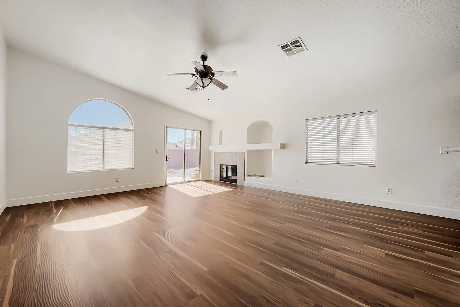 Beautifully Renovated Single-Story Home with RV Parking & Brand-New Ap — Photo 4