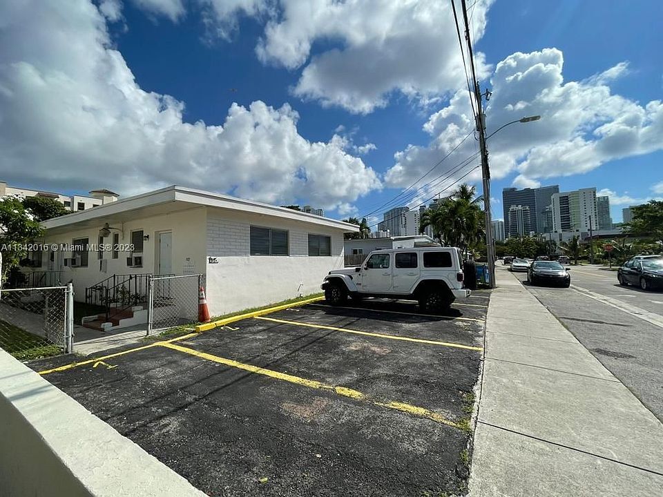 2nd image of 527 SW 10th St APT 3