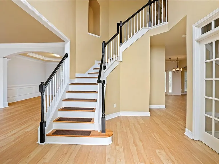 1452 Crown Ter — Photo 4