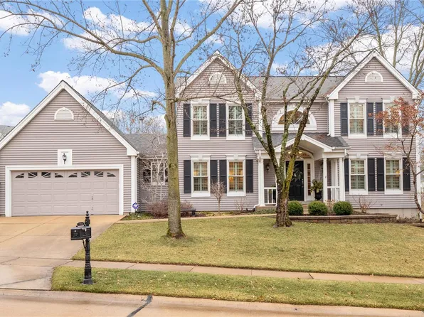 754 Carman Meadows Dr, Ballwin, MO 63021