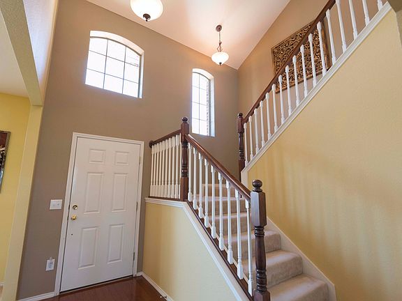 3rd image of 210 Windy Knoll Ln