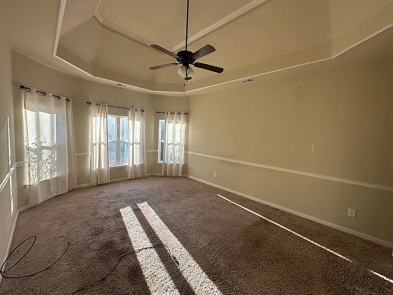 549 W Holloway Dr — Photo 18