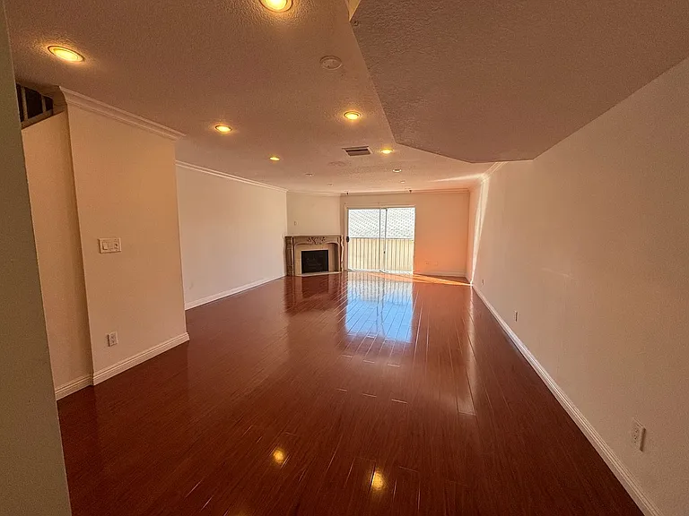 10208 Pinewood Ave — Photo 2