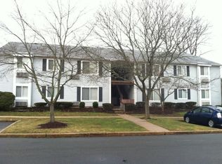 11 Steeplechase Ct, Somerset, NJ 08802