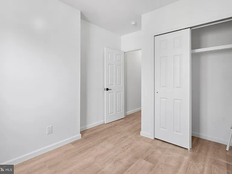2055 Dickinson St — Photo 11
