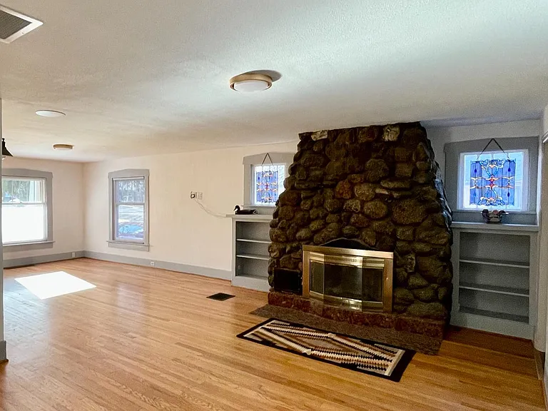 Original gas fireplace hardwoods throughout.