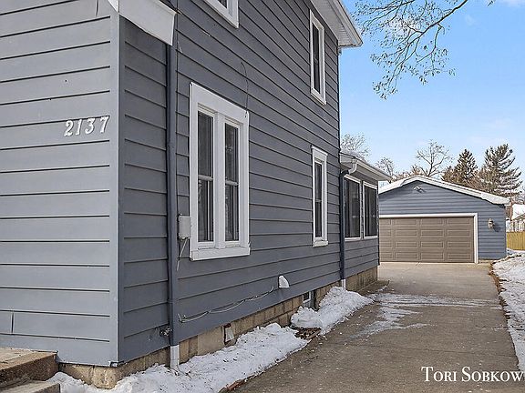 3rd image of 2137 Eastern Ave NE