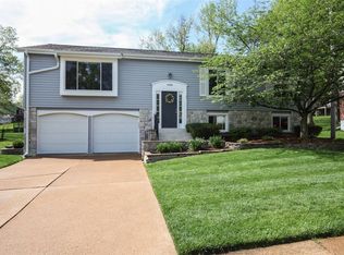 1300 Mautenne Dr, Ballwin, MO 63021
