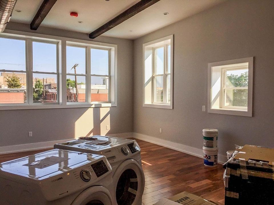 1st image of 1027 E Montgomery Ave #10