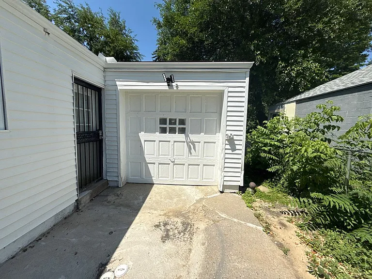 15519 Plainview Ave — Photo 10