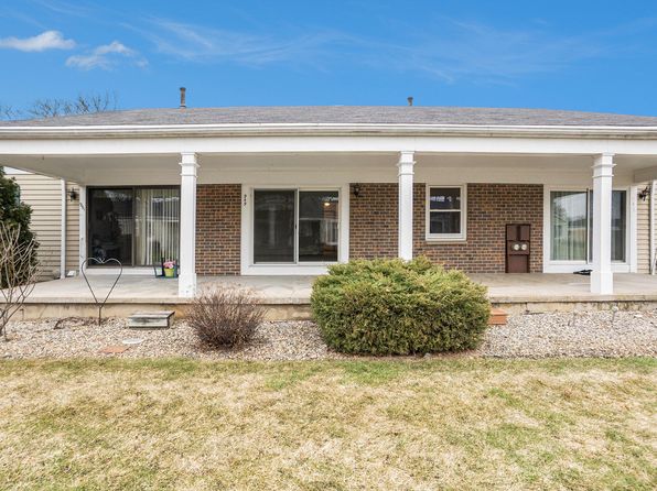 949 Village Ln, Jenison, MI 49428