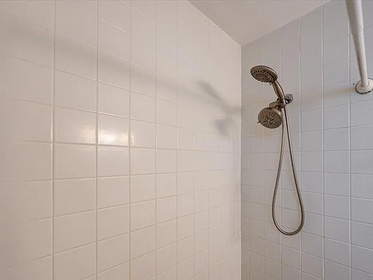 206 SE Wentworth Dr — Photo 17