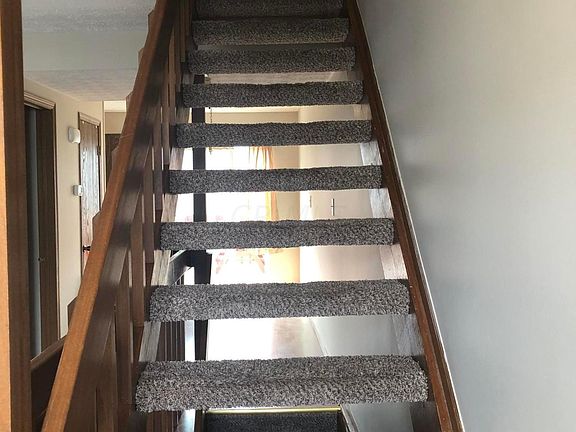 4th image of 909 Charnwood Ln #15D