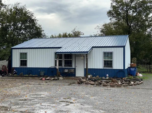 526 SW 2nd St, Adair, OK 74330