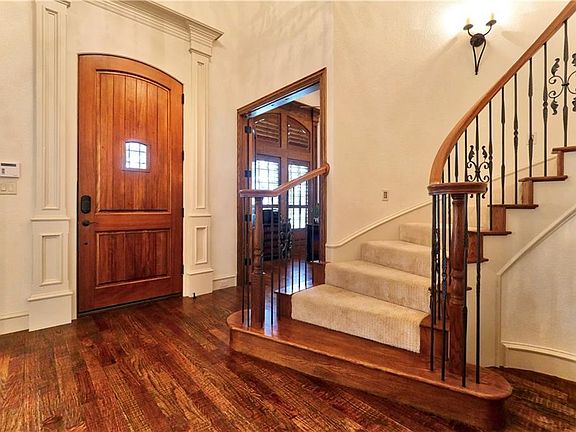 3rd image of 1900 Grosvenor Ln