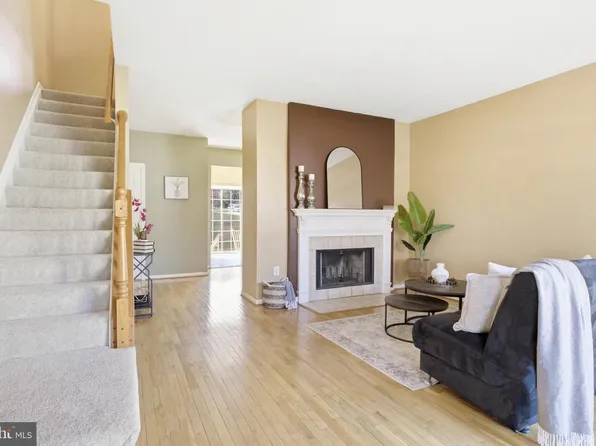12150 Wedgeway Ct, Fairfax, VA 22033