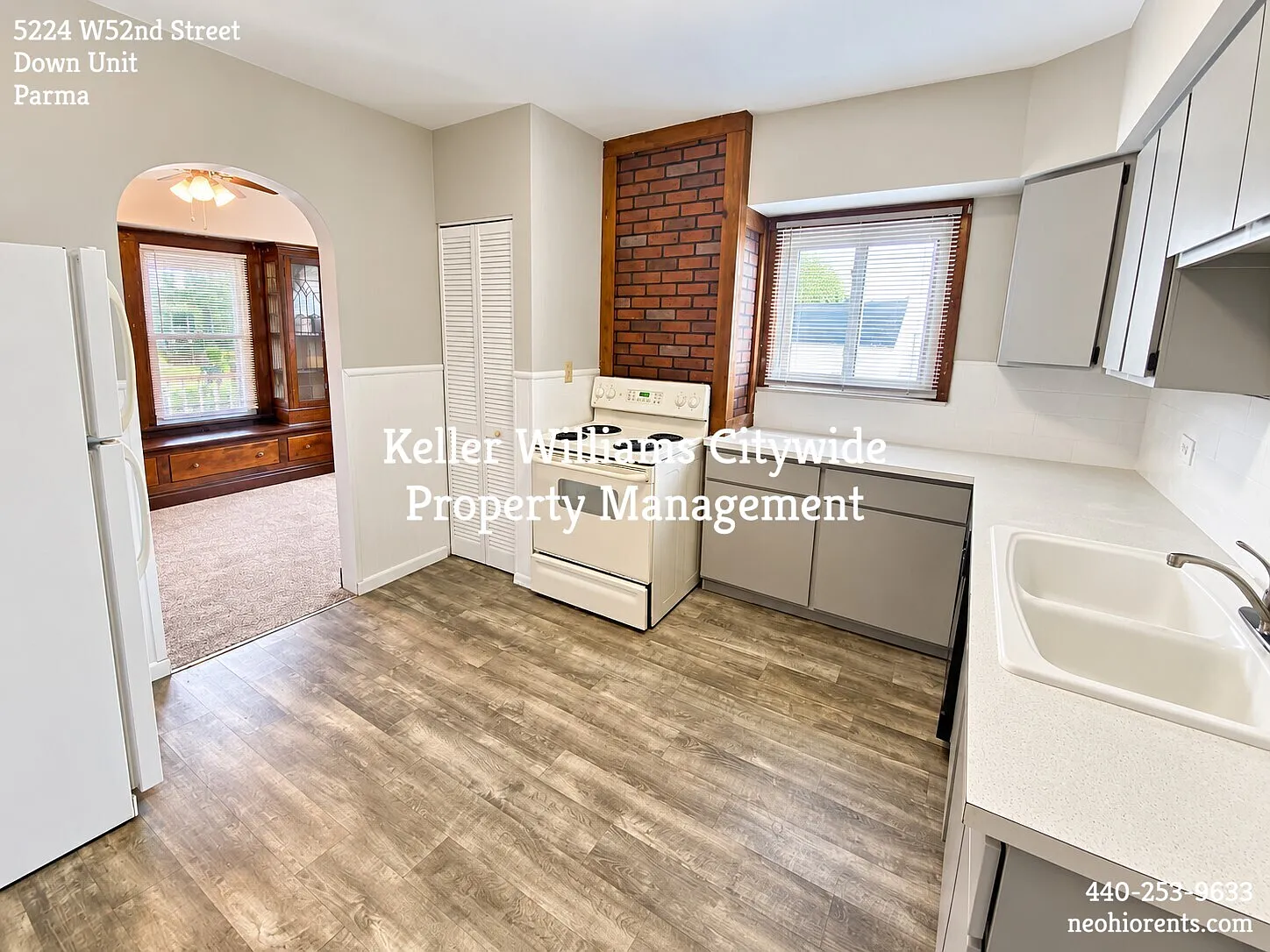 2 bedroom 1 bath down Duplex in Parma with AC and garage parking! — Photo 2