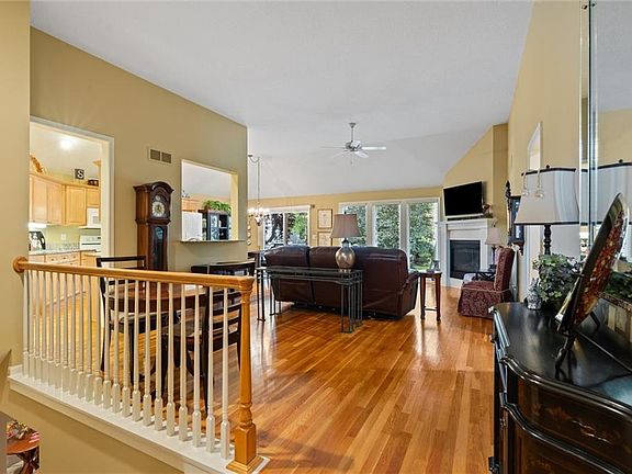 3rd image of 708 W 131st Pl