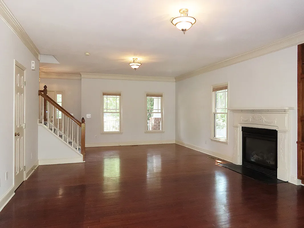 3 bed, 2.5 bath, 2537 sqft, $2,495 — Photo 4