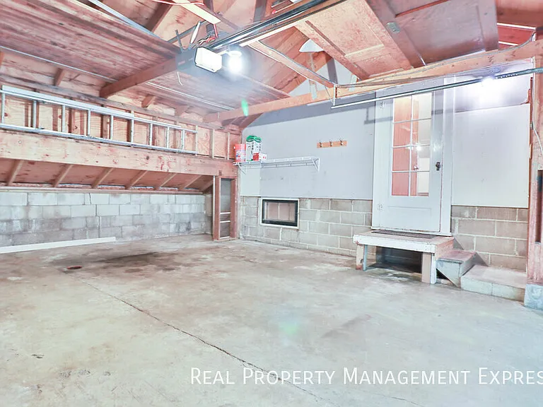 1412 W 17th St — Photo 24